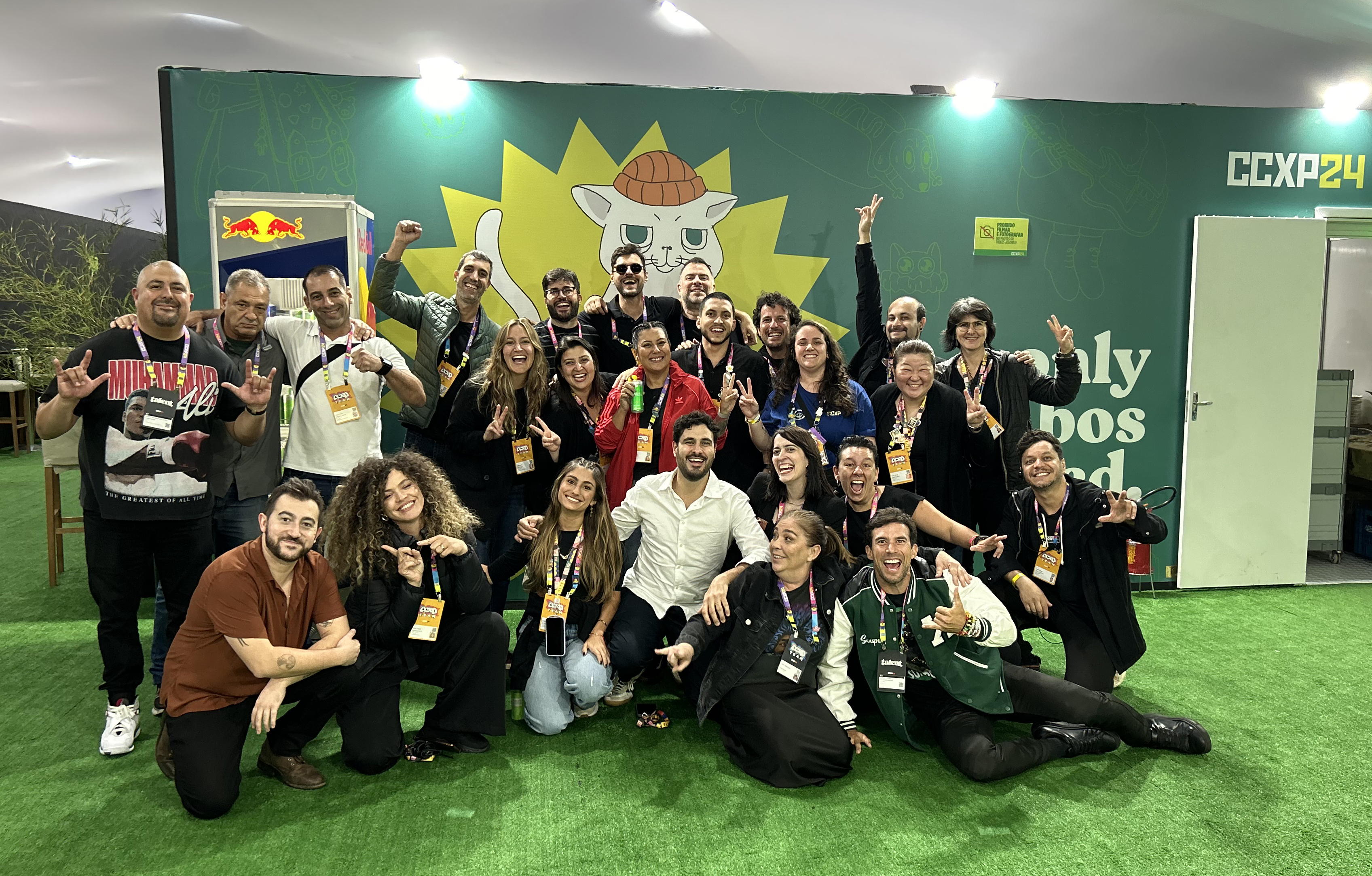 CCXP Brasil — equipe de produção reunida no estande em São Paulo